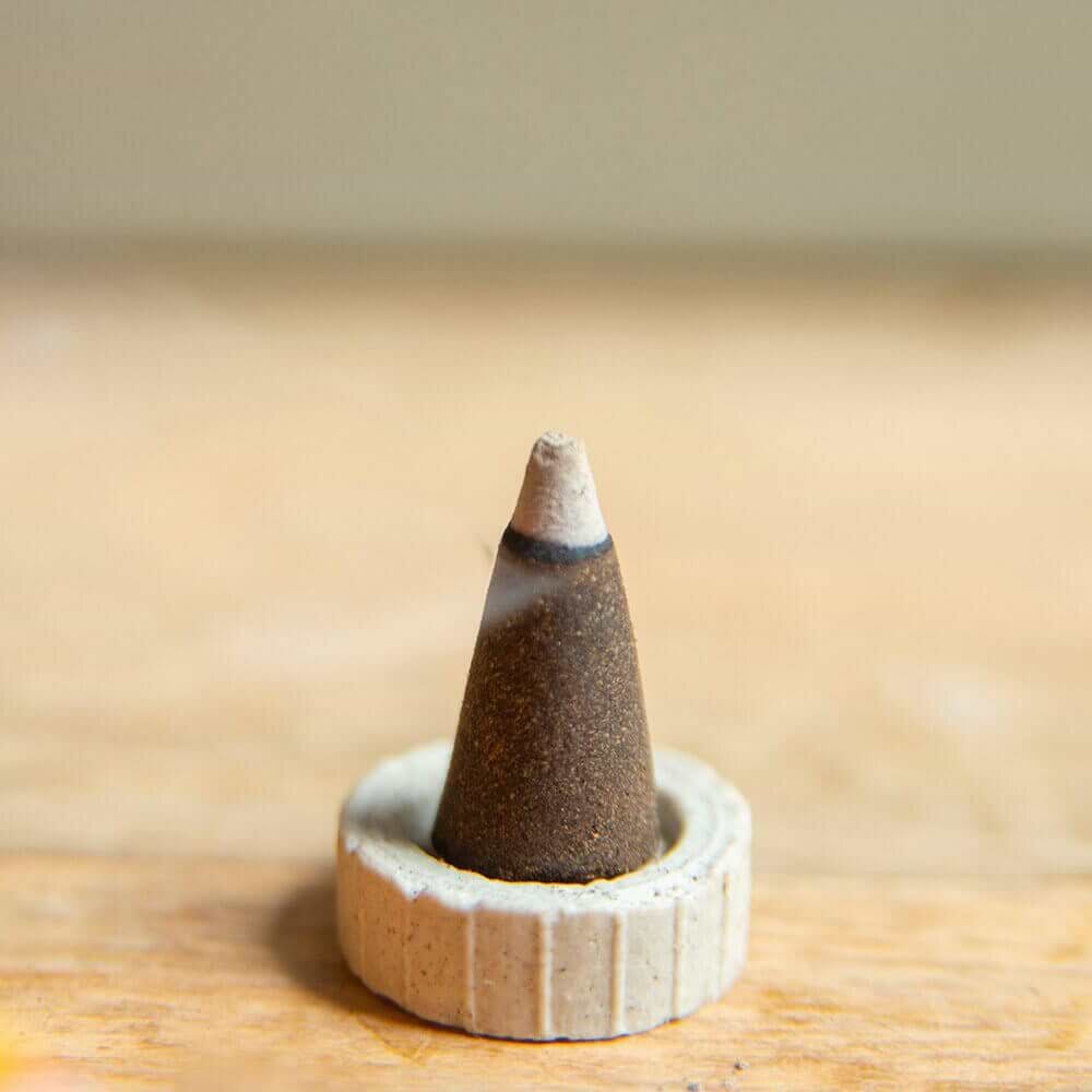 undefined | Incenso Cone Sândalo Goloka