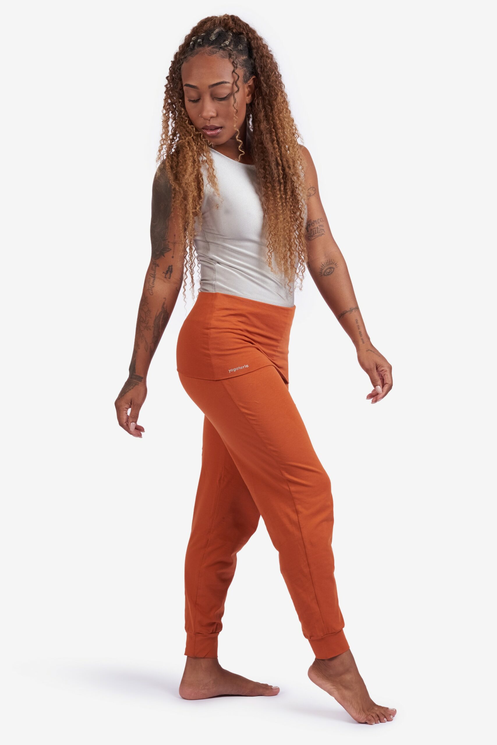 jogger-feminina-yogateria-terracota-05-scaled