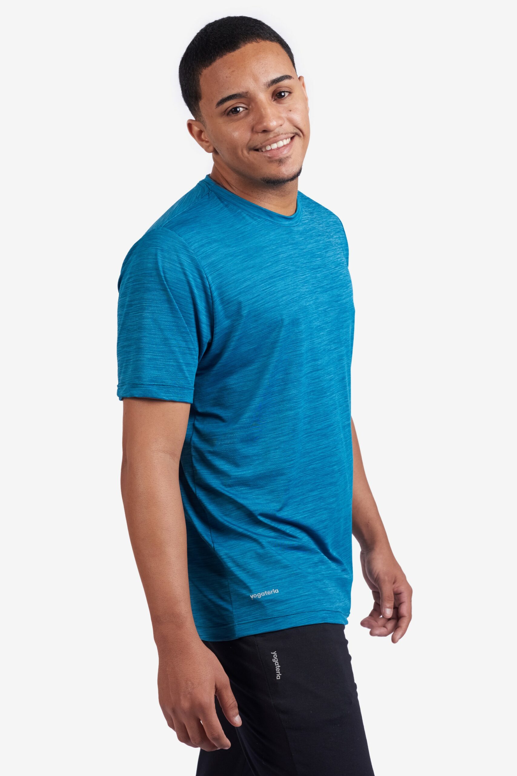 camiseta-active-masculino-yogateria-petroleo-01-scaled