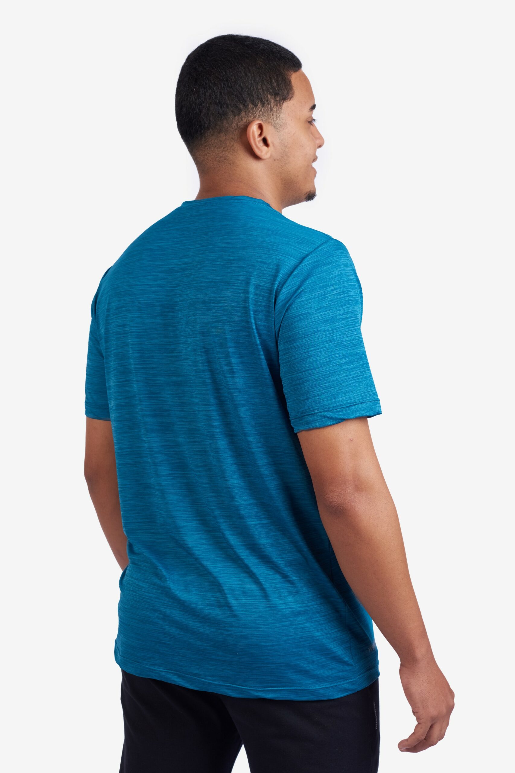 camiseta-active-masculino-yogateria-petroleo-03-scaled