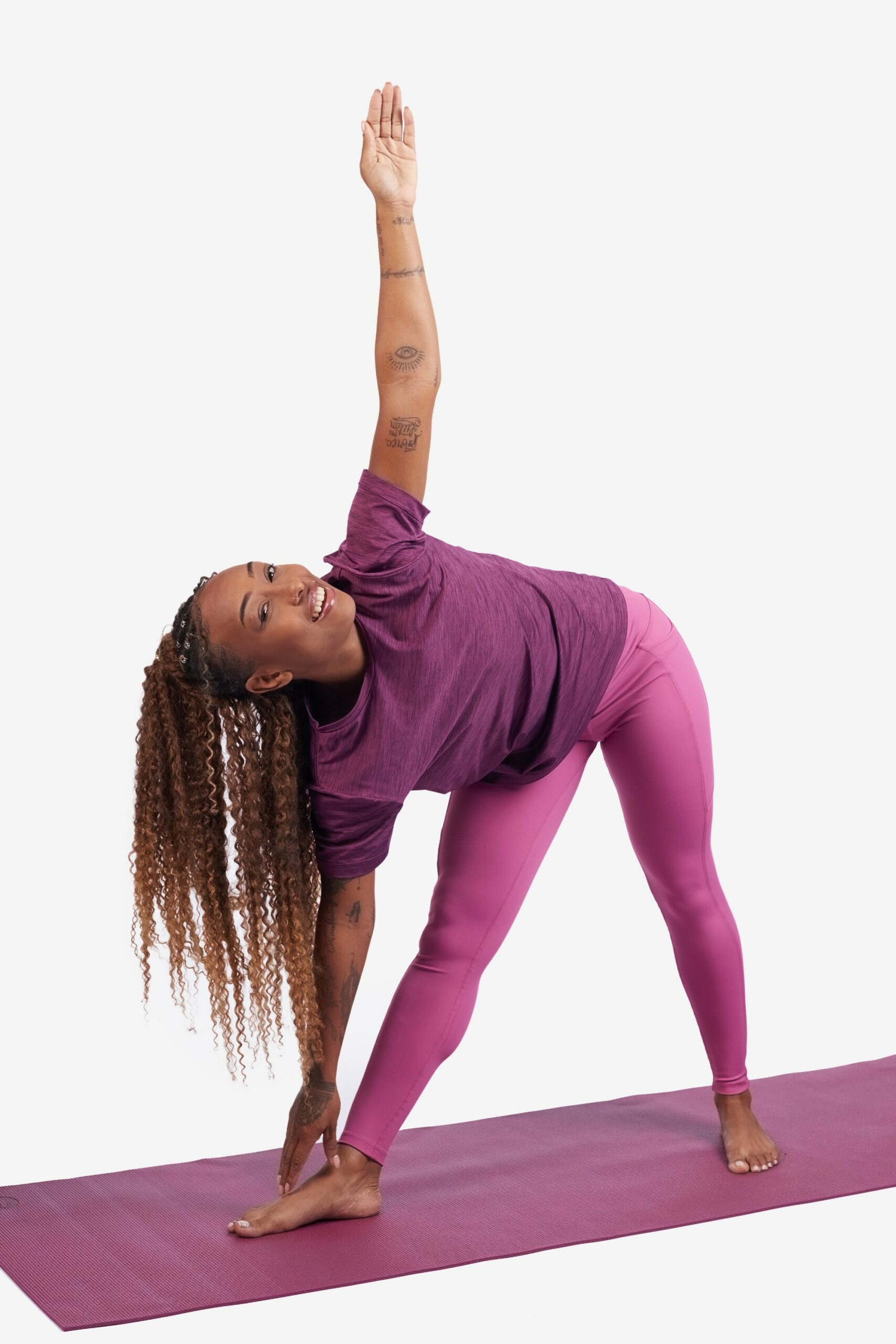 camiseta-active-feminina-yogateria-ameixa-06-scaled