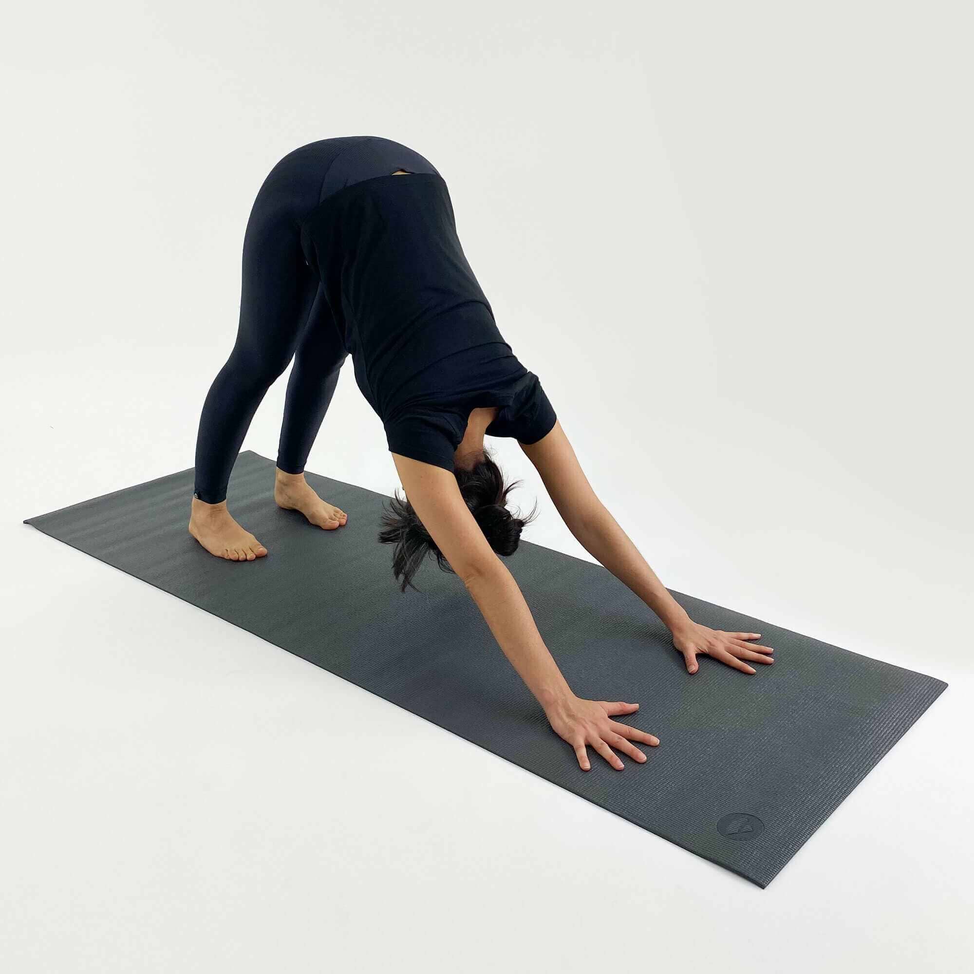 asana-tapete-yoga-yogateria-grafite-5