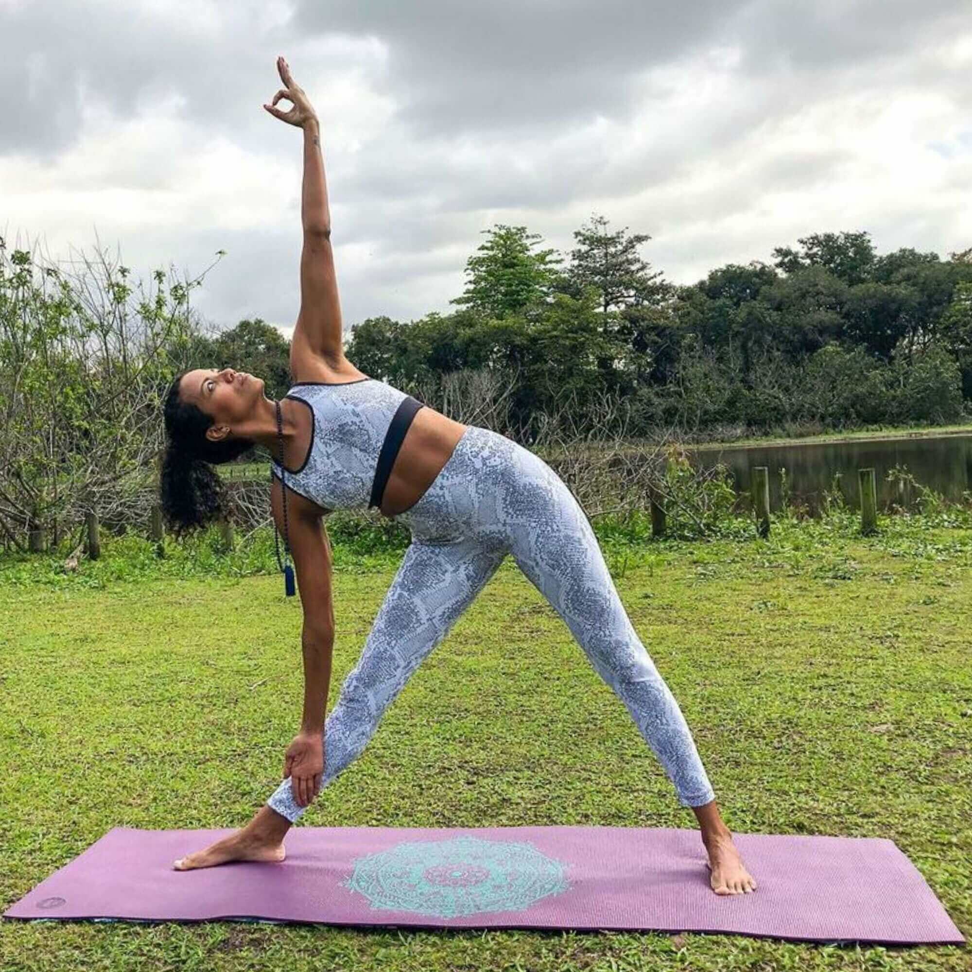 tapete-yoga-leela-mandala-yogateria-ameixa-turquesa-8