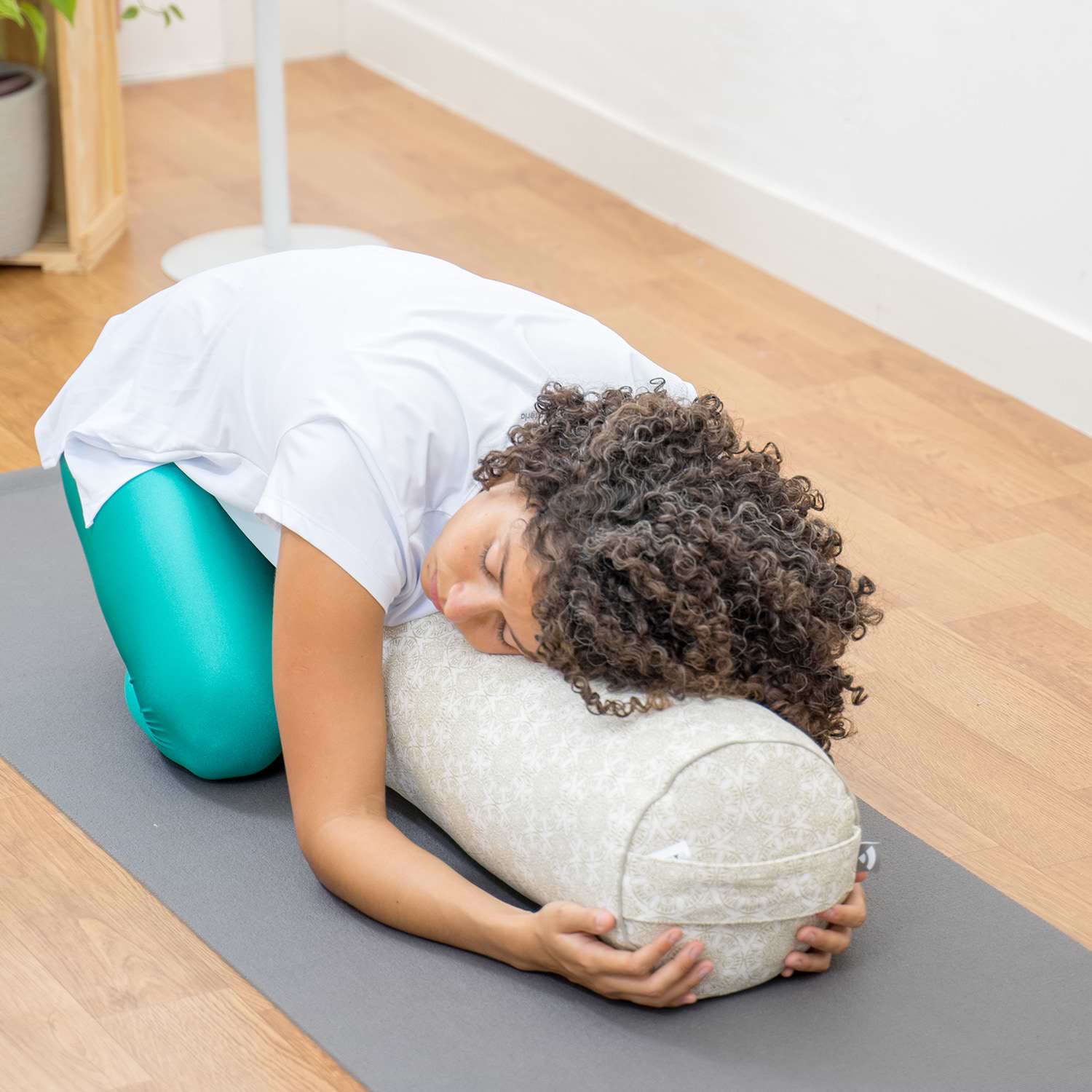 bolster-maharaja-yogateria-bege-3