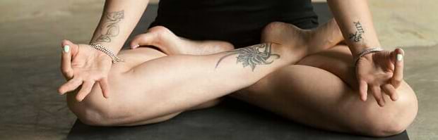 padmasana-postura- flor- lotus-yogateria