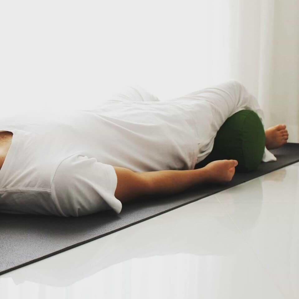 Bolster-de-baixo-do-joelho