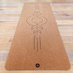 tapete-yoga-cortiça-natural-lua-yogateria2
