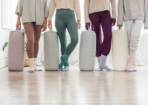 bolster-de-yoga-para-relaxar-yogateria