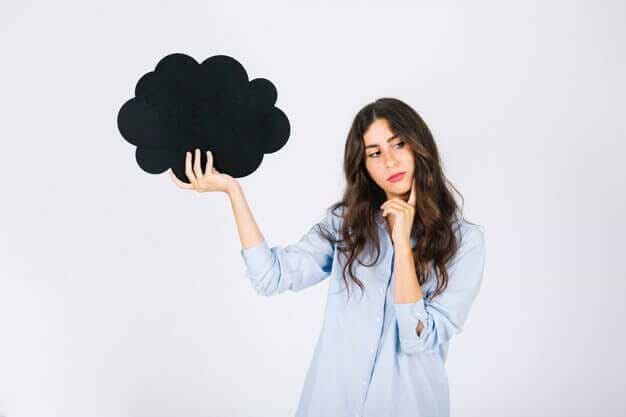 emocoes-pensamentos-negativos-yogateria