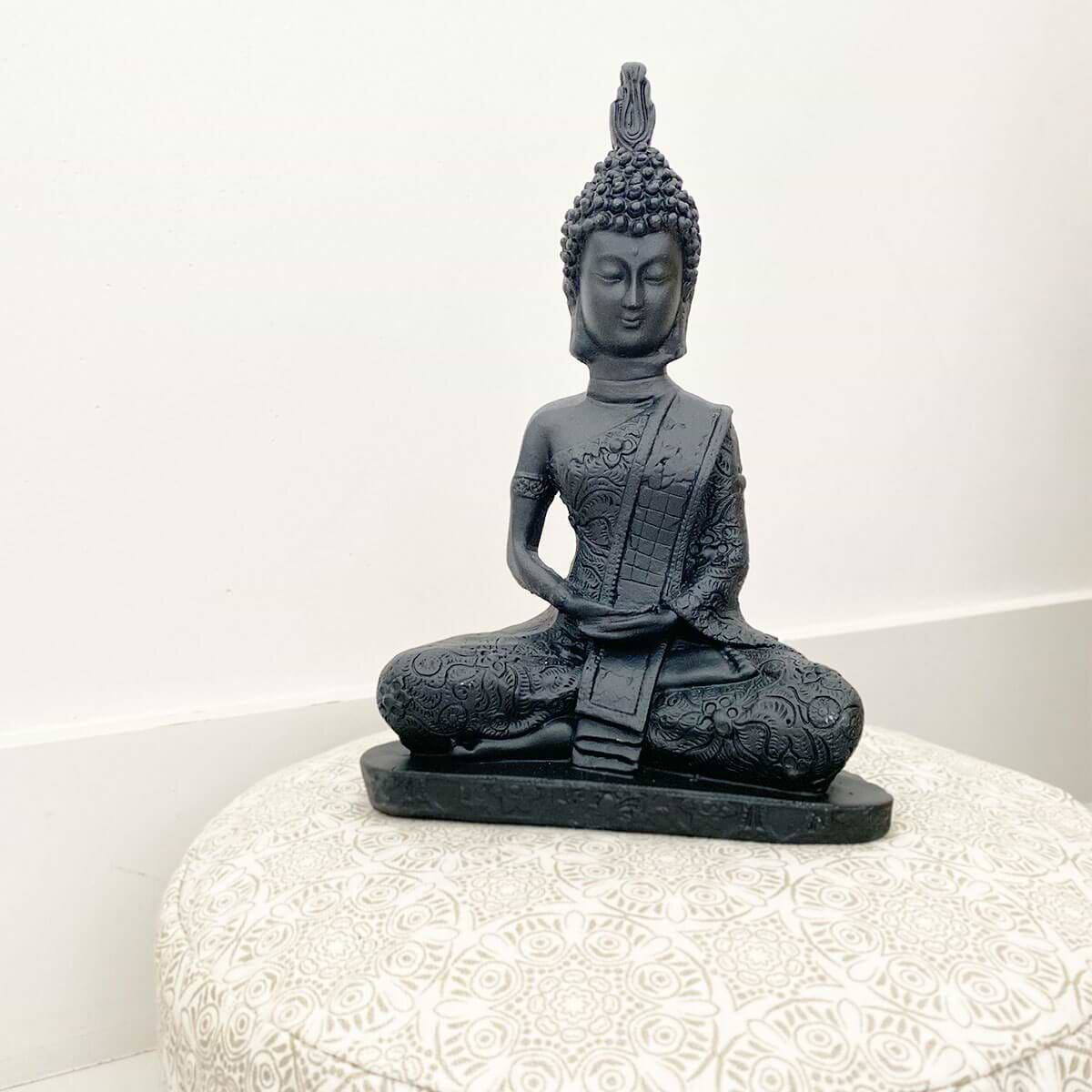 estatua-buda-meditacao-yogateria-preto-2