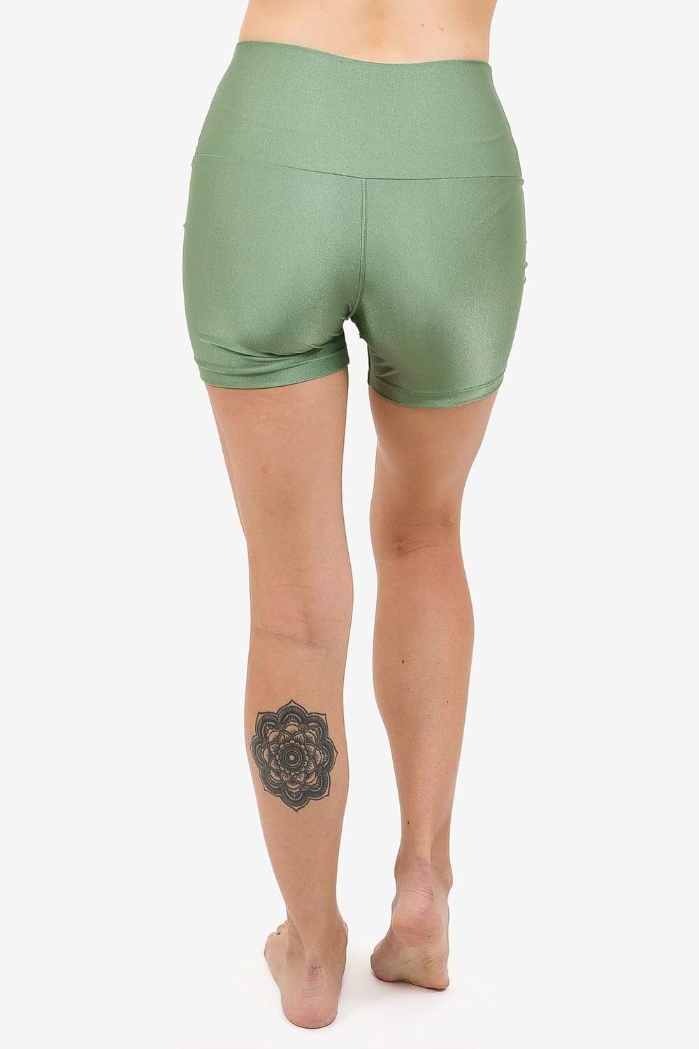 short-shine-yogateria-verde-02