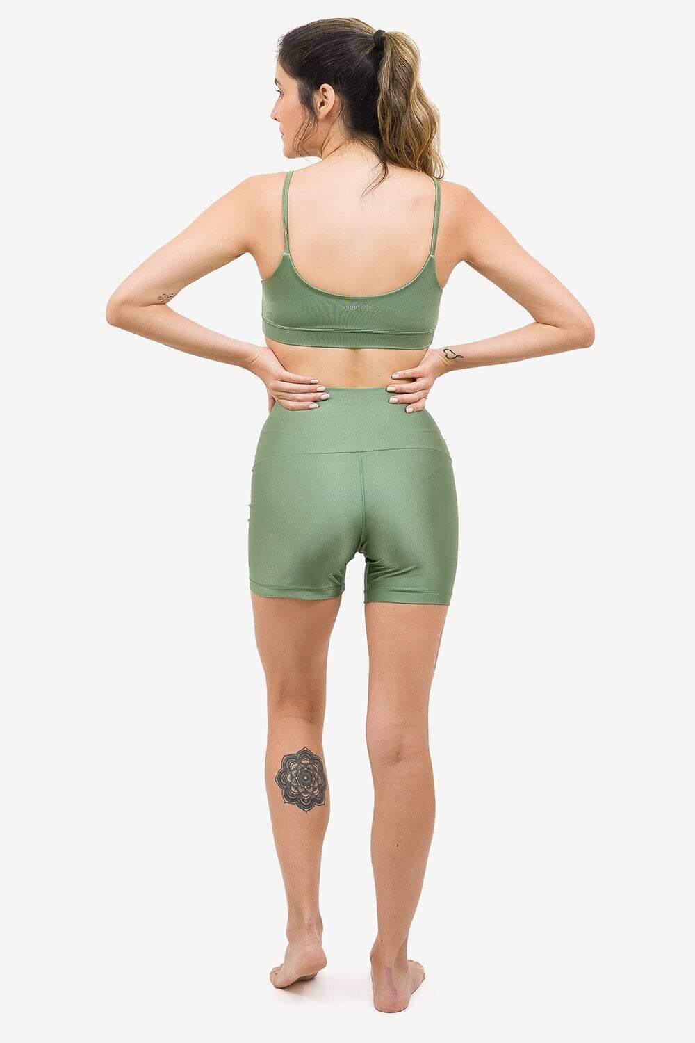 short-shine-yogateria-verde-06