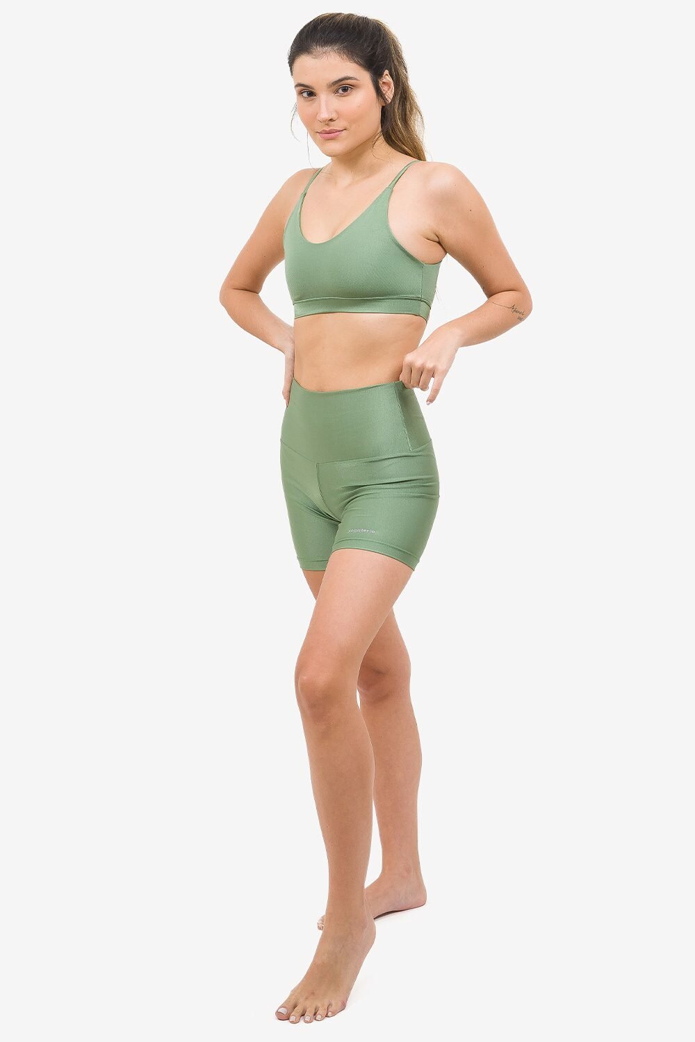 short-shine-yogateria-verde-08