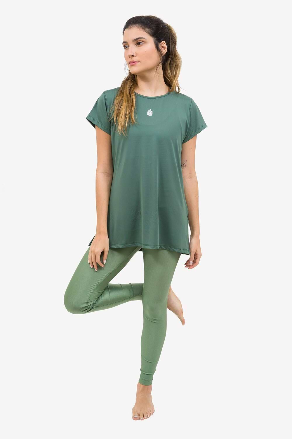 legging-essence-shine-yogateria-verde-04