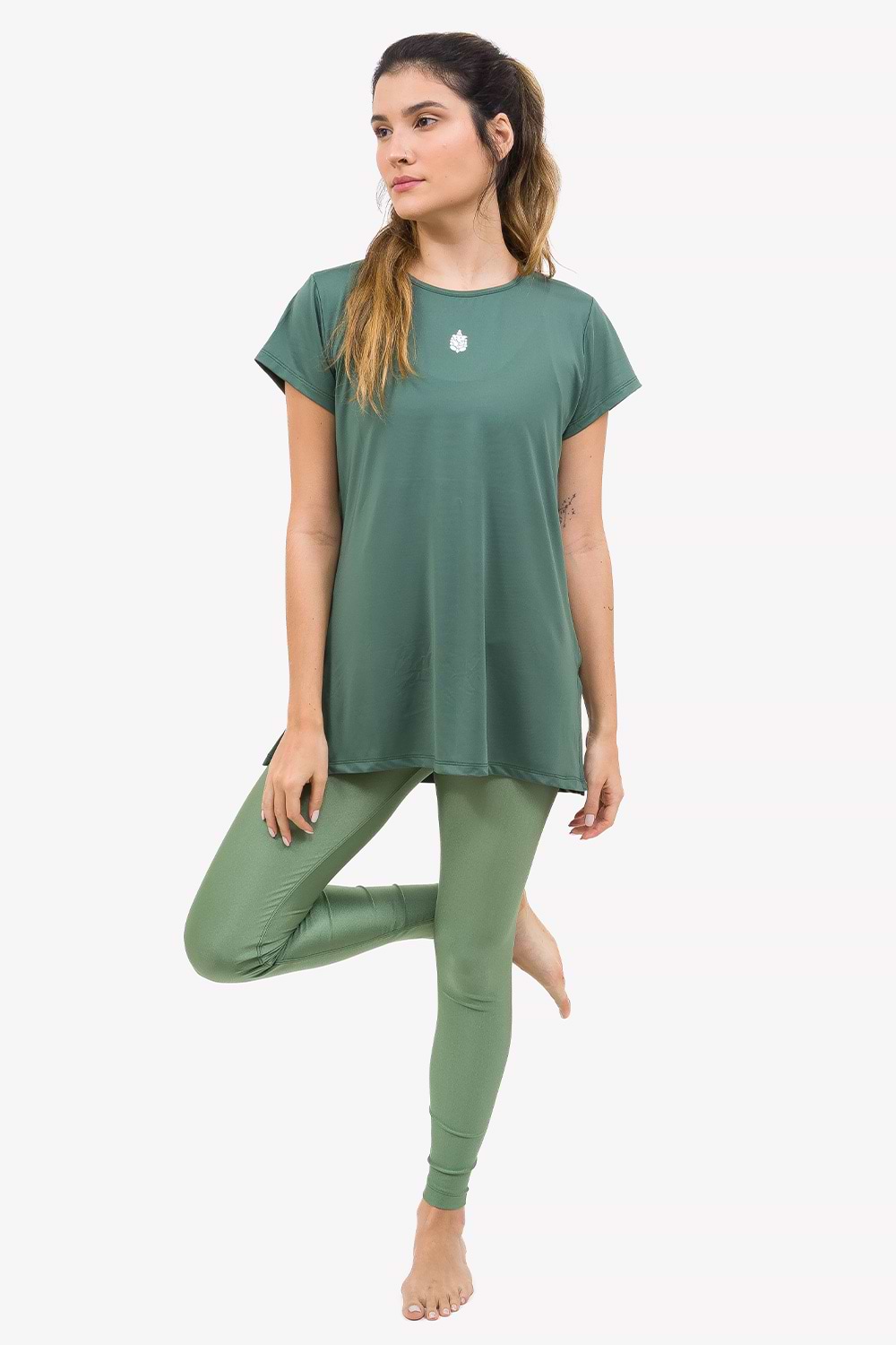 blusa-longa-yogateria-verde-ganesha-08