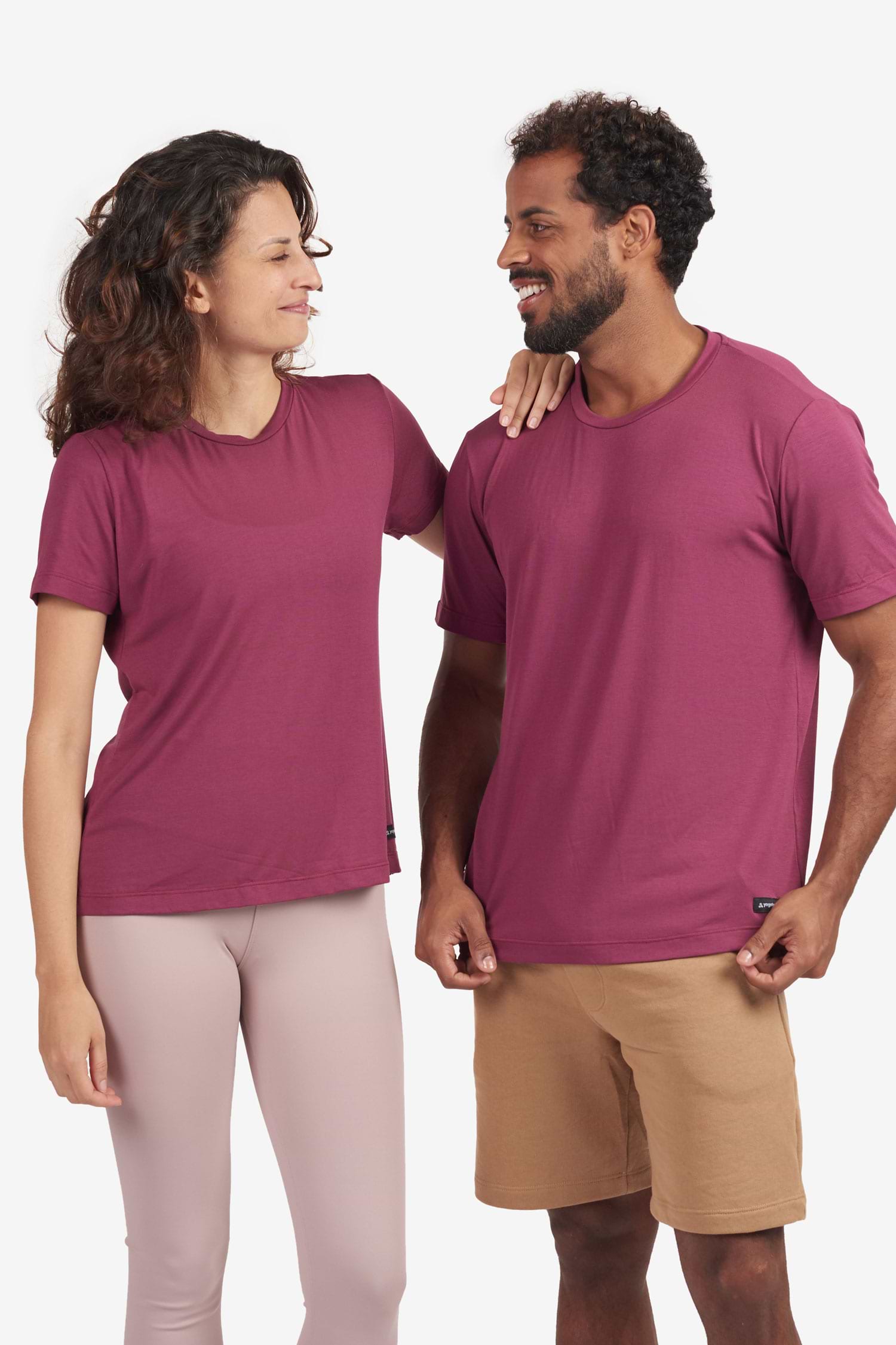 camiseta-comfort-tech-yogateria-fem-ameixa-07