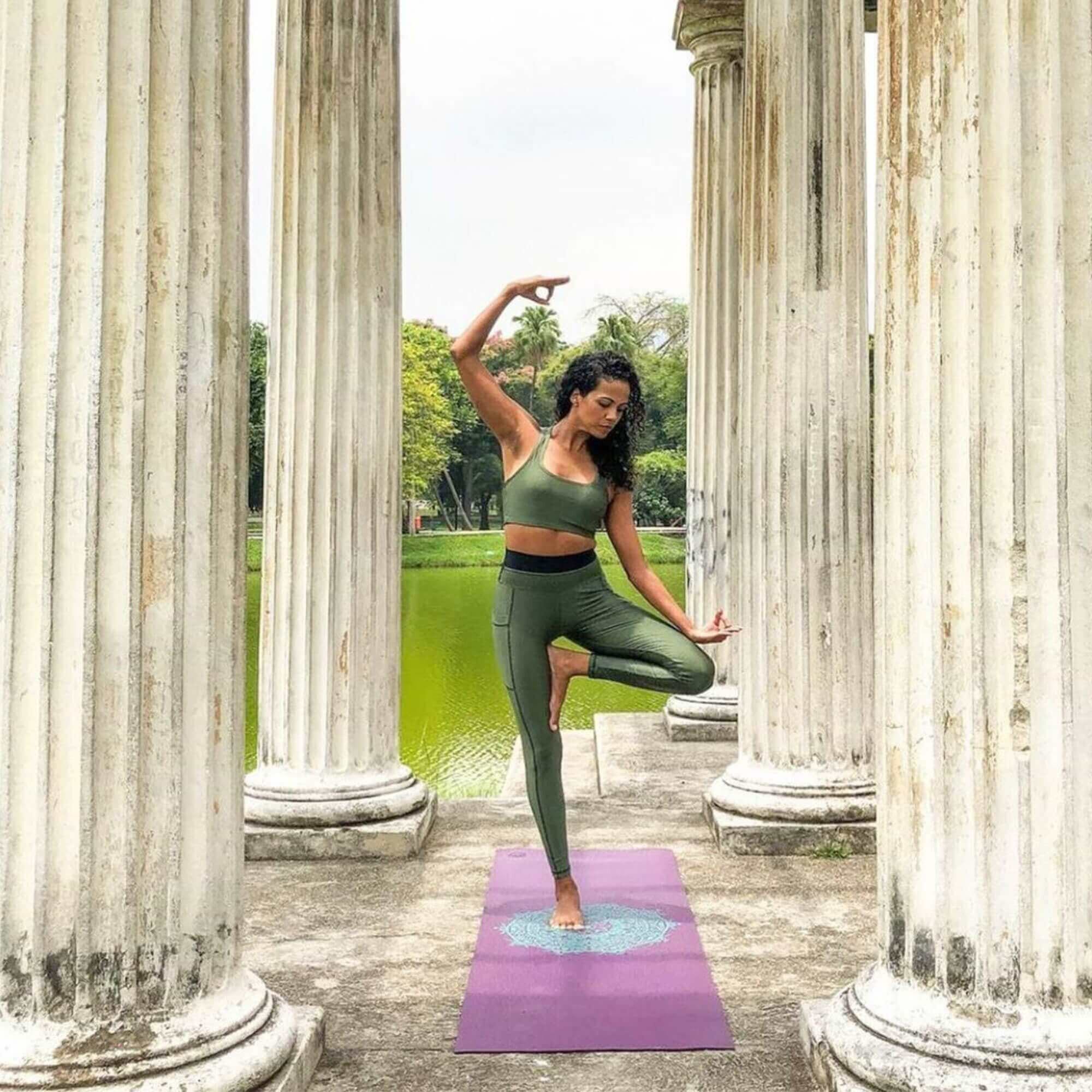 tapete-yoga-leela-mandala-yogateria-ameixa-turquesa-11