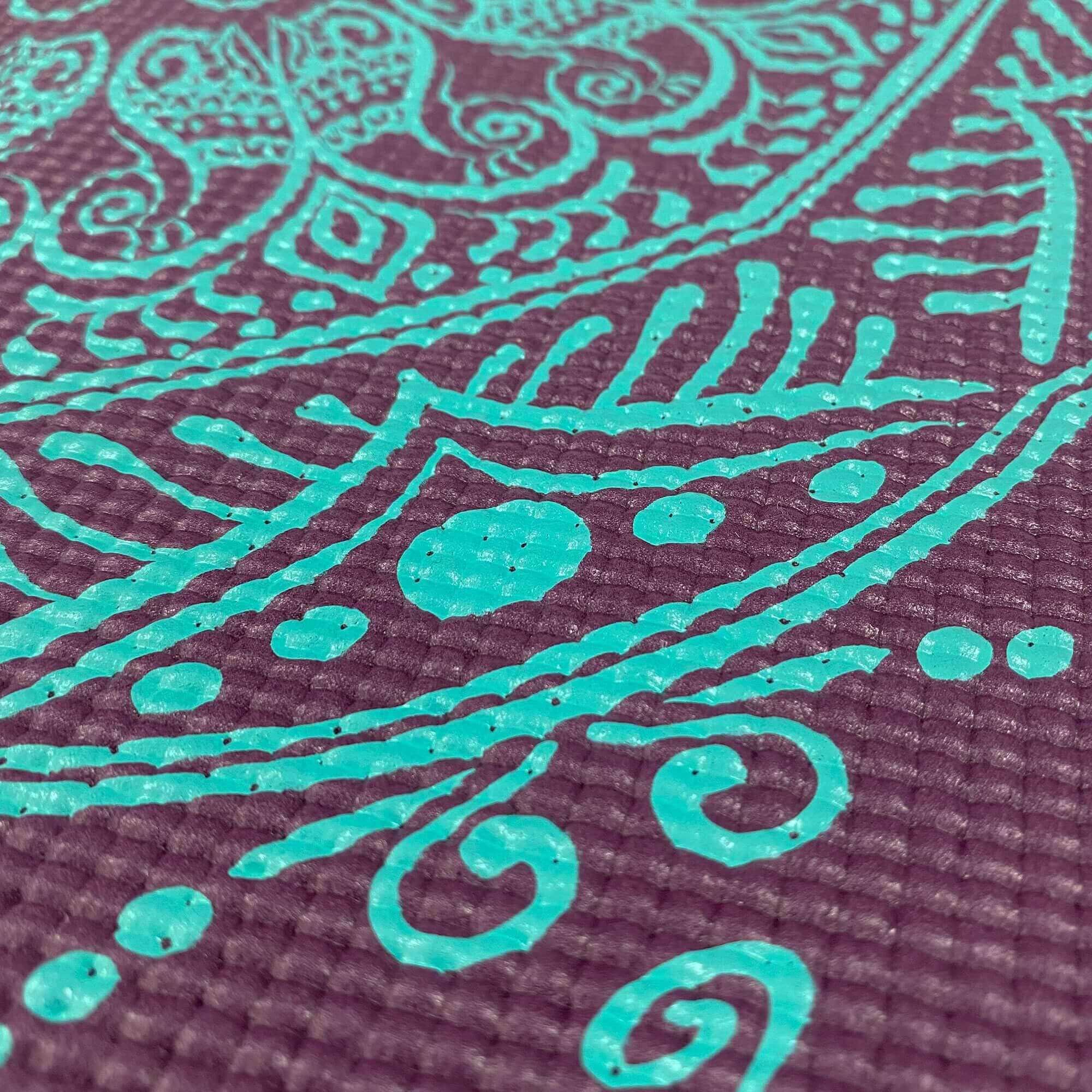 tapete-yoga-leela-mandala-yogateria-ameixa-turquesa-3