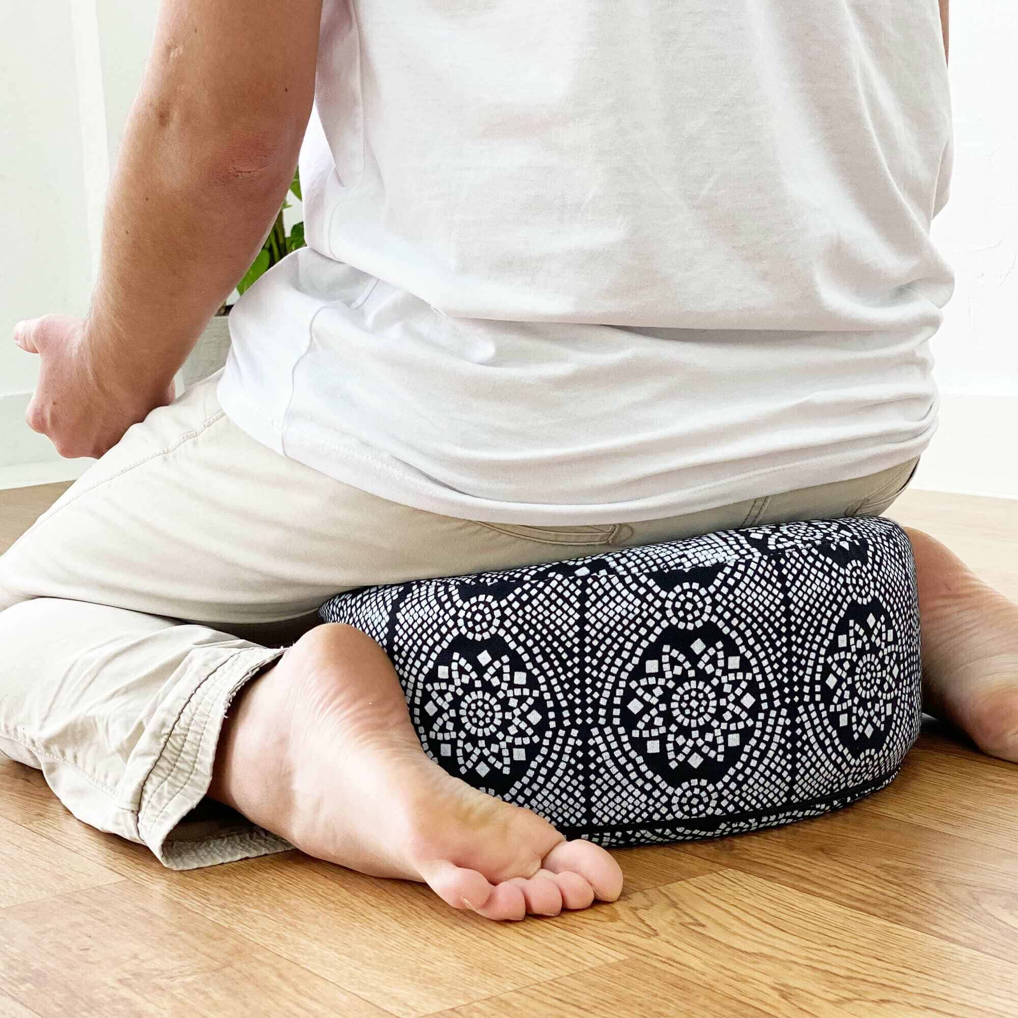 almofada-rondo-maharaja-yogateria-preto-3