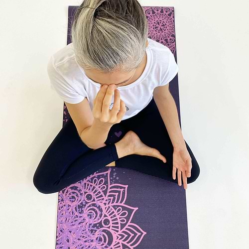 tapete-yoga-leela-mandaladesign-yogateria-ameixa-4 tapete-yoga-leela-mandaladesign-yogateria-ameixa-4