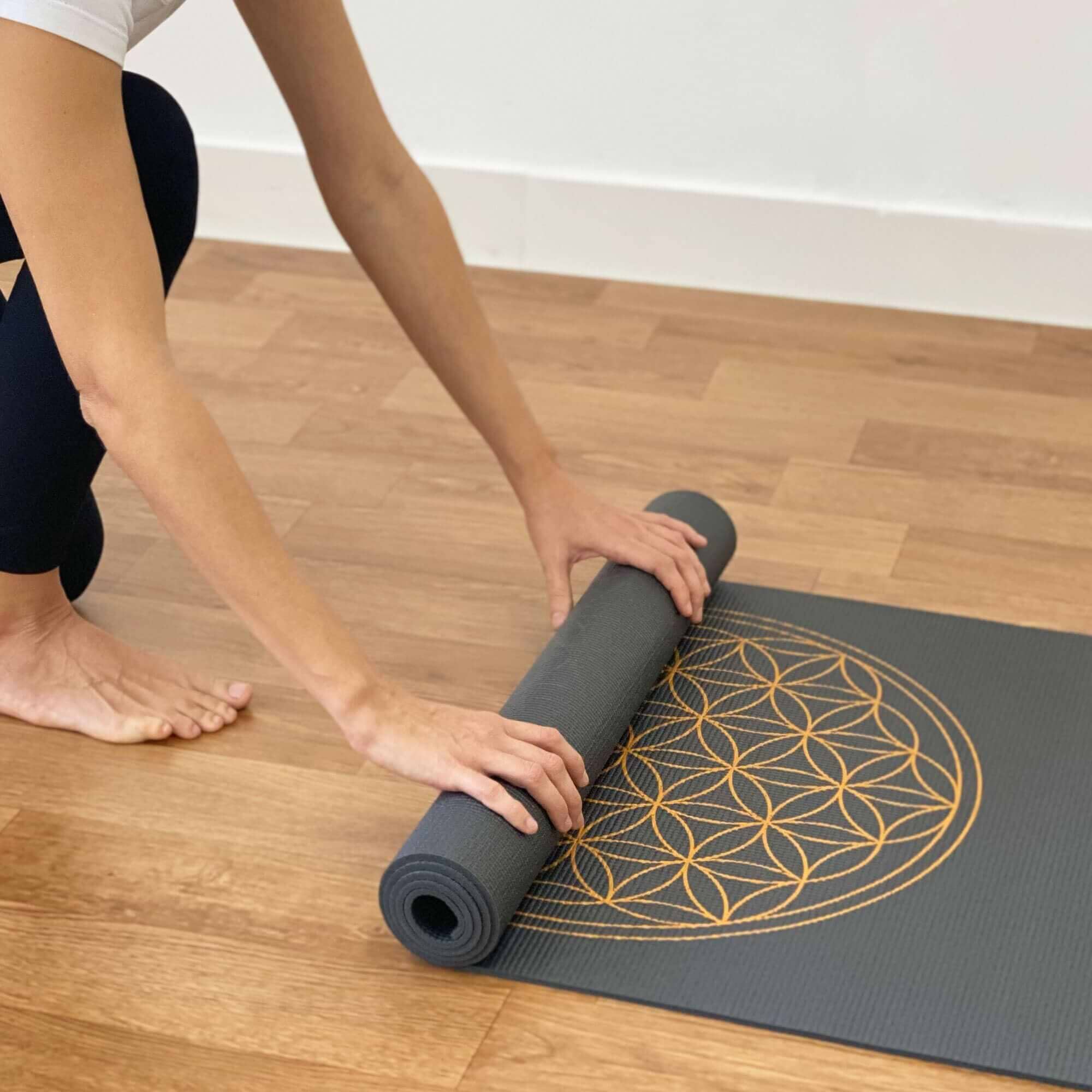 Tapete de yoga estampado Leela Flor da Vida – 4.5mm PVC ecológico 27 tapete-yoga-flordavida-yogateria-grafite-6