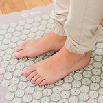 acupressao-grande-yogateriag-cinza-7