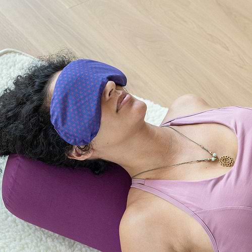 almofada-olhos-yogateria-azul Almofada Estampada para Olhos - Flor da Vida