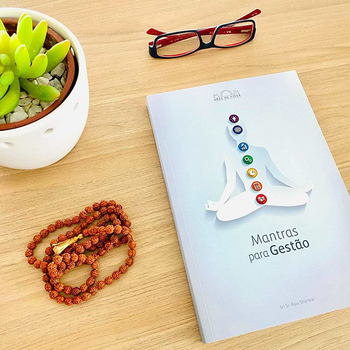 livro-mantras-gestao-yogateria-2 Livro - Mantras para Gestão