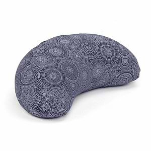 almofada-meia-lua-mandala-azul-escuro-yogateria-2