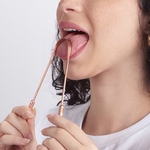 raspador-lingua-cobre-yogateria-usando-3 raspador-lingua-cobre-yogateria-usando-3