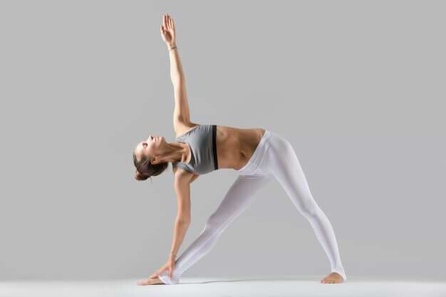 postura-triangulo-yogateria