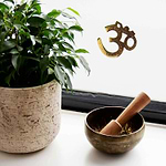 estatua-OM2-dourada-yogateria3