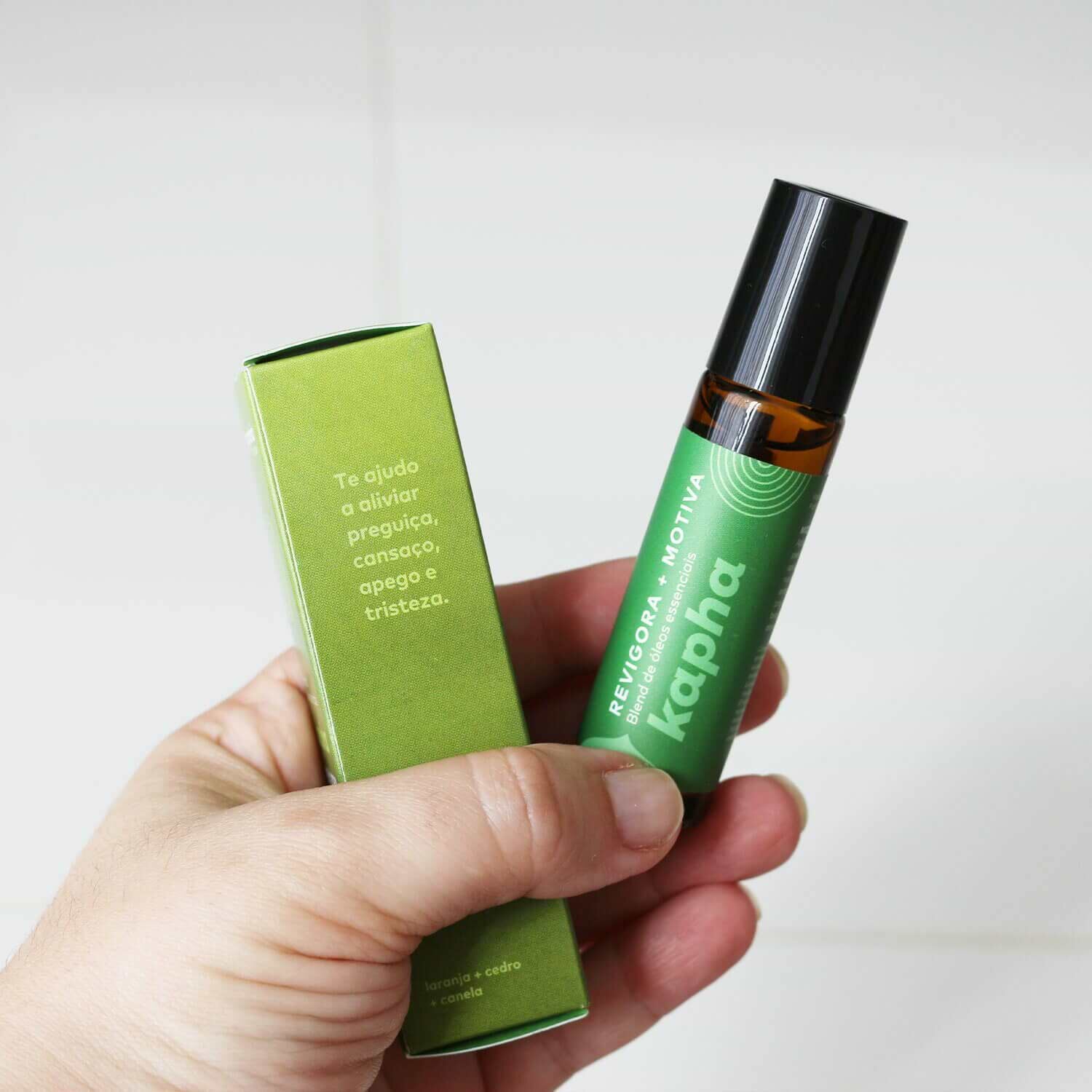Blend de Óleos Essenciais Roll-on - Ayurveda Kapha 12 blend-oleo-essencial-kapha-yogateria-1