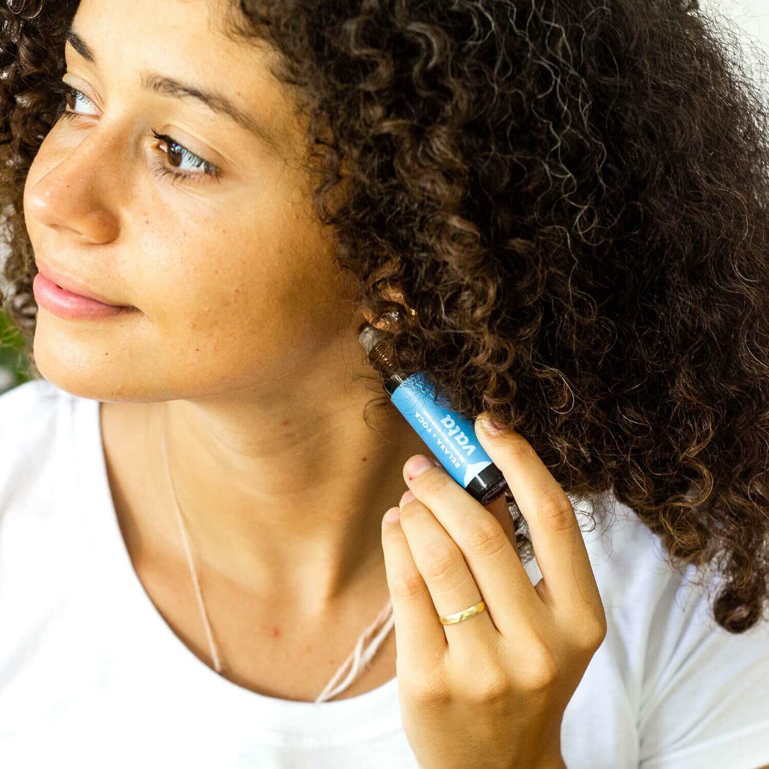 Blend de Óleos Essenciais Roll-on - Ayurveda Vata 20 oleoessencial-vata-yogateria-3