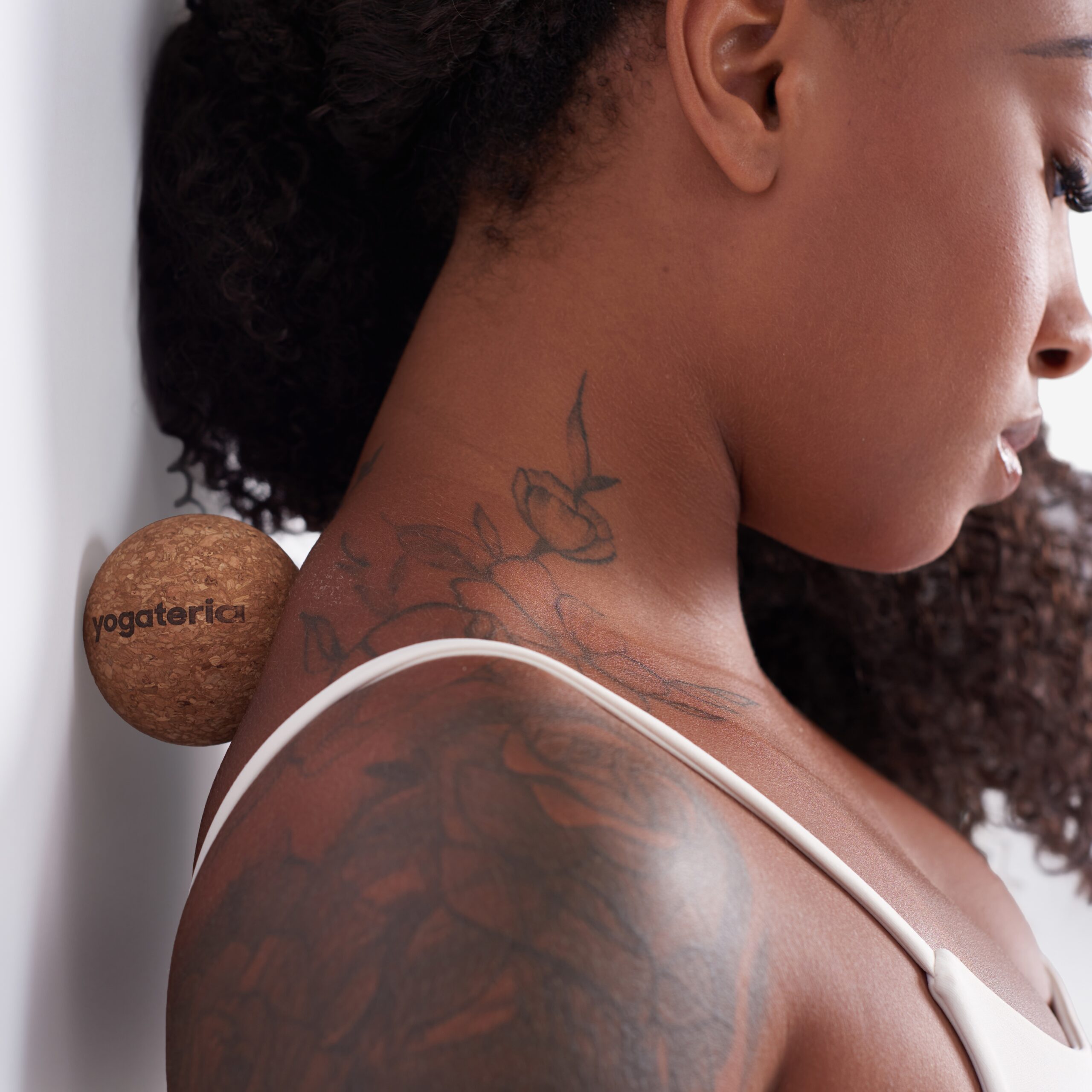 Bola Massageadora Miofascial - Cortiça Natural 3 bola-massagem-yogateria-07