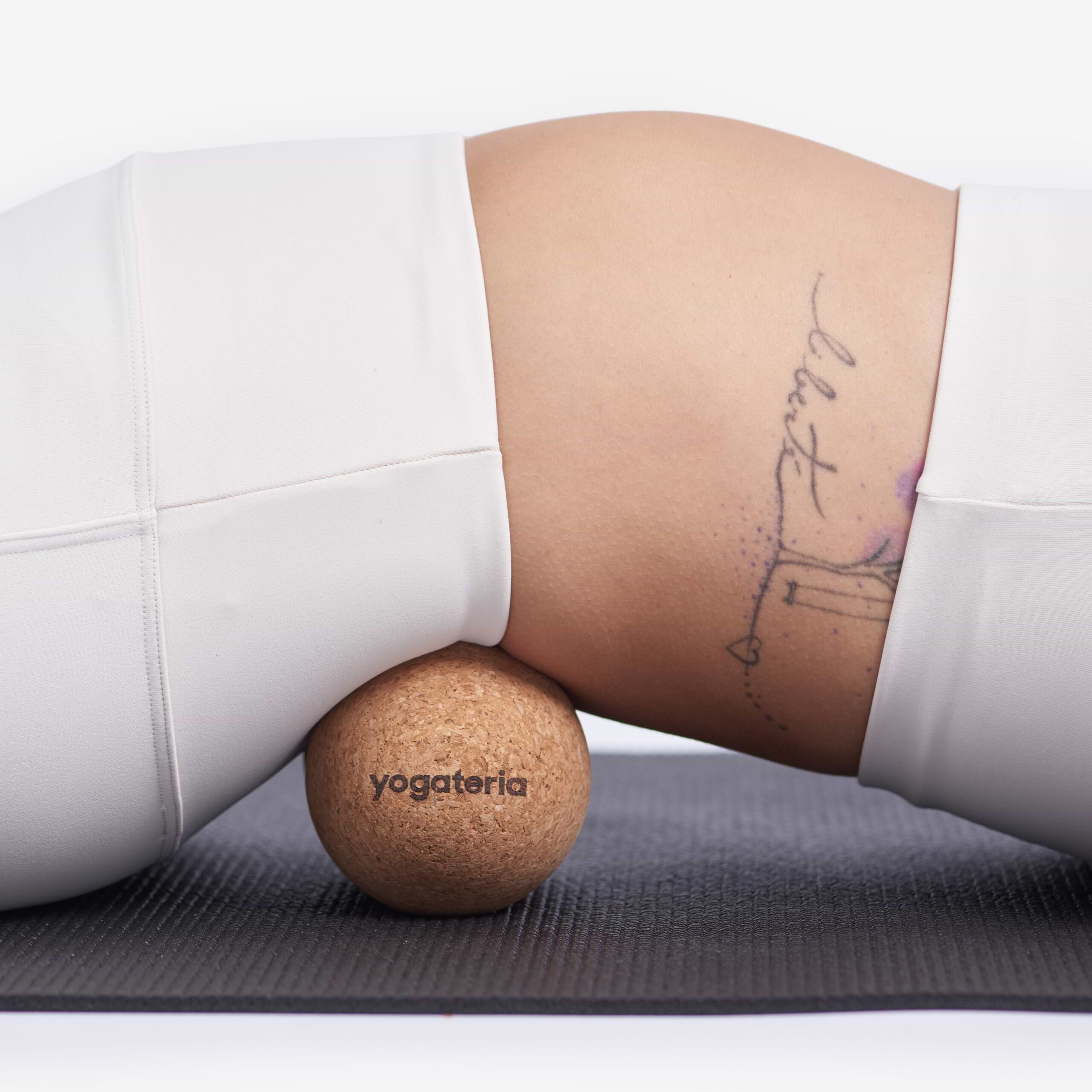 Bola Massageadora Peanut - Cortiça Natural 3 peanut-massageador-yogateria-01