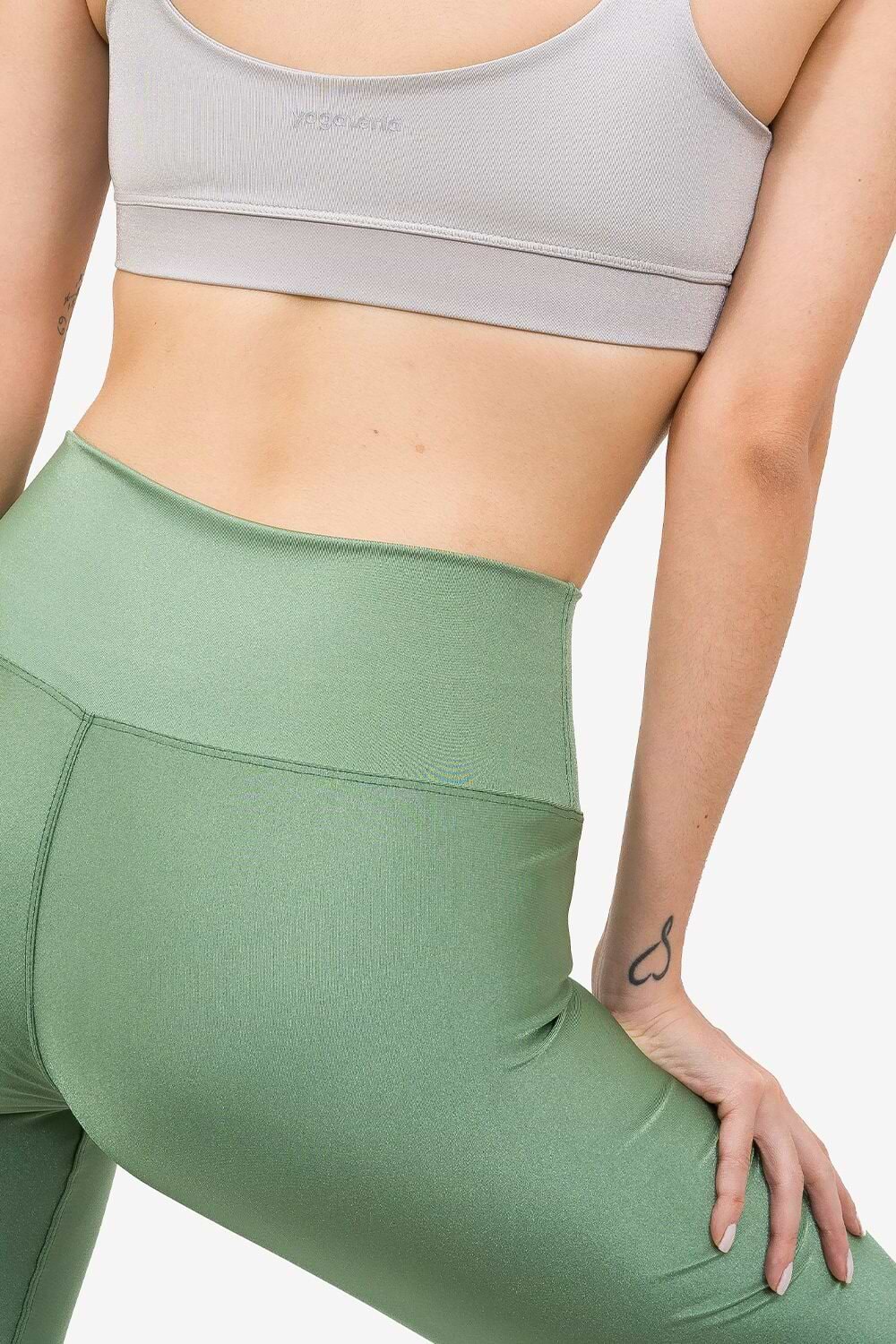 Legging Essence - Shine 6 legging-essence-shine-yogateria-verde-07