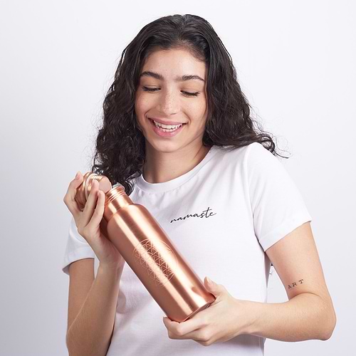 garrafa-cobre-yogateria-flordavida-1 garrafa-cobre-yogateria-flordavida-1