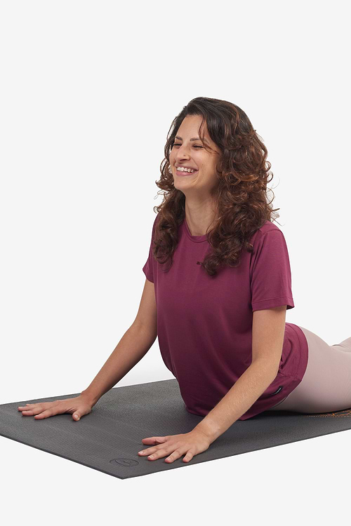 camiseta-comfort-tech-yogateria-fem-ameixa-01 camiseta-comfort-tech-yogateria-fem-ameixa-01