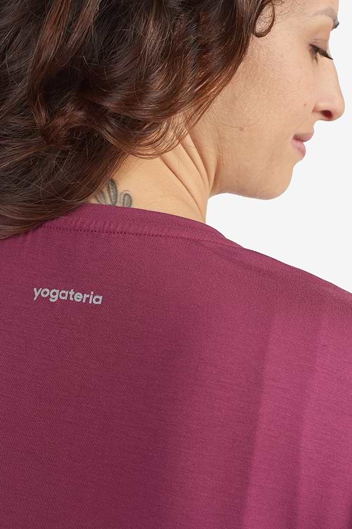 camiseta-comfort-tech-yogateria-fem--ameixa-03 camiseta-comfort-tech-yogateria-fem--ameixa-03