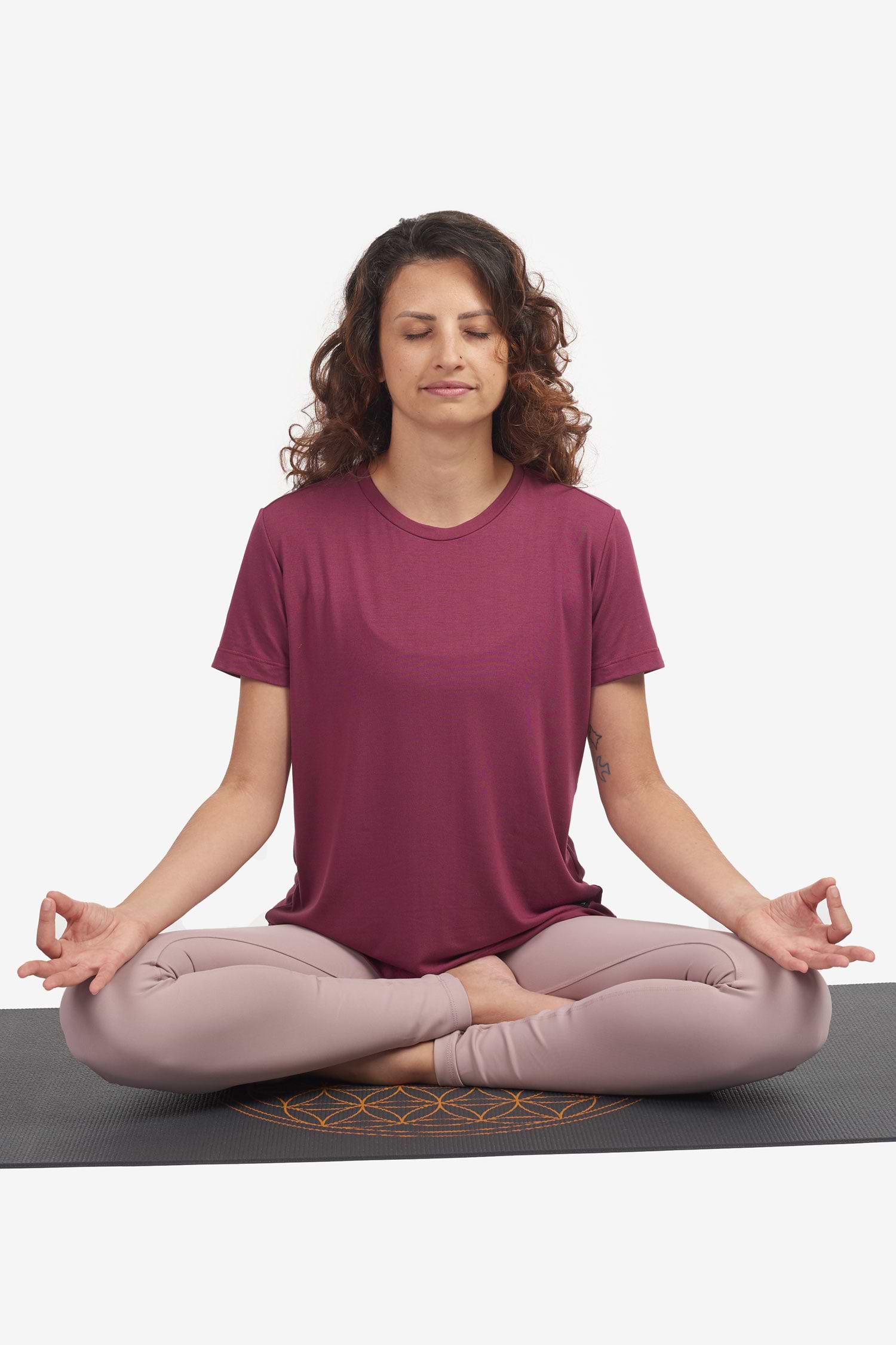 camiseta-comfort-tech-yogateria-fem--ameixa-09