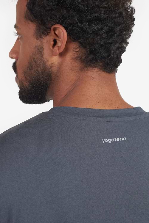 camiseta-comfort-tech-yogateria-tshirt-grafite-01 camiseta-comfort-tech-yogateria-tshirt-grafite-01