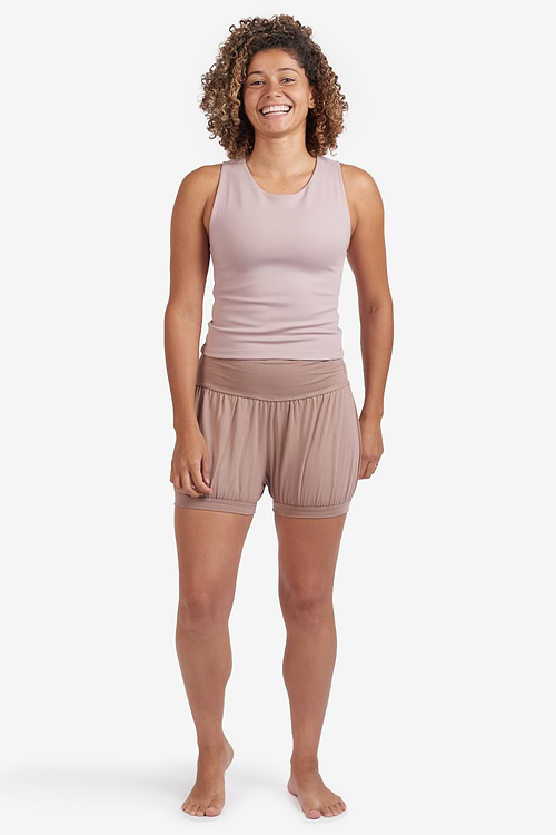 short-iyengar-yogateria-01-nude short-iyengar-yogateria-01-nude