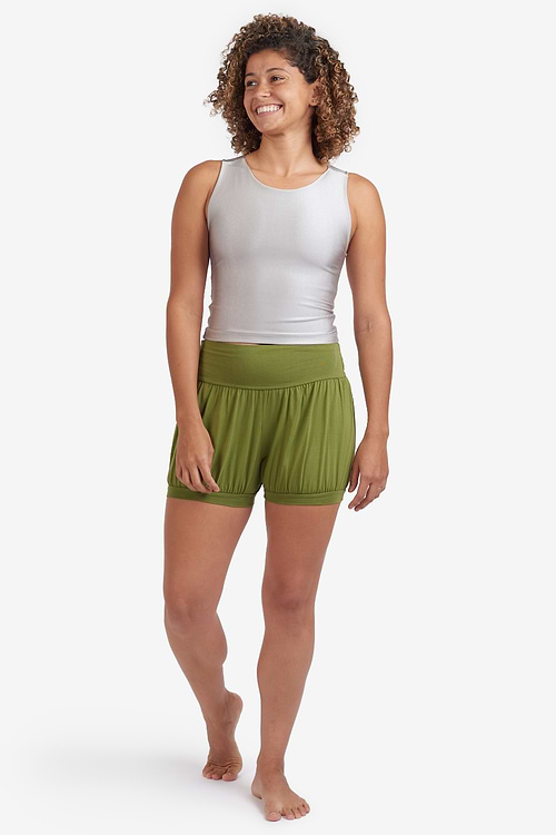 short-iyengar-yogateria-01-verde short-iyengar-yogateria-01-verde