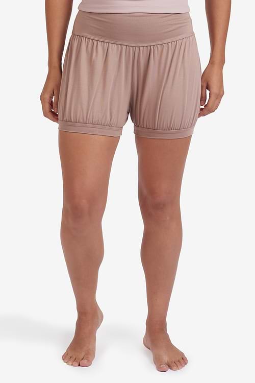 short-iyengar-yogateria-03-nude short-iyengar-yogateria-03-nude