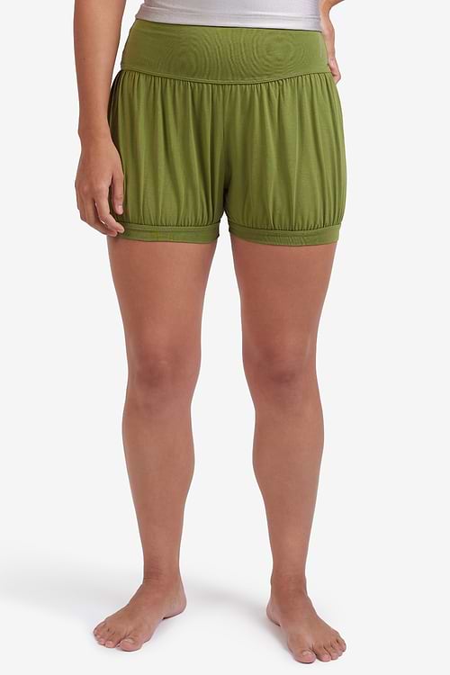 short-iyengar-yogateria-03-verde short-iyengar-yogateria-03-verde