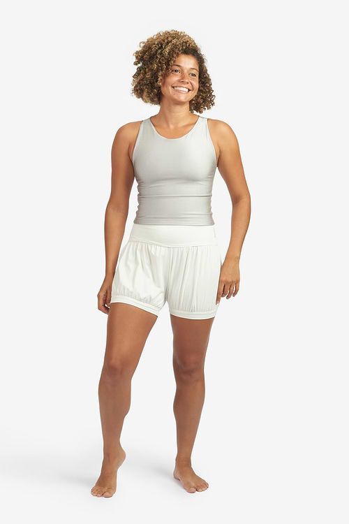 short-iyengar-yogateria-offwhite-01 short-iyengar-yogateria-offwhite-01
