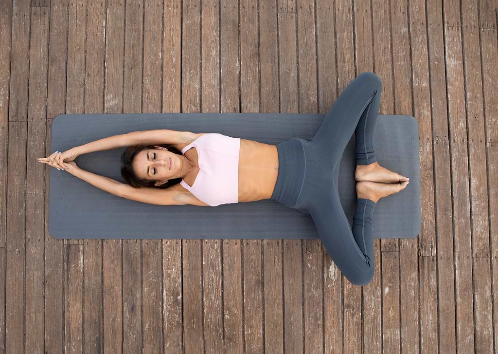 colica-menstrual-yogateria11