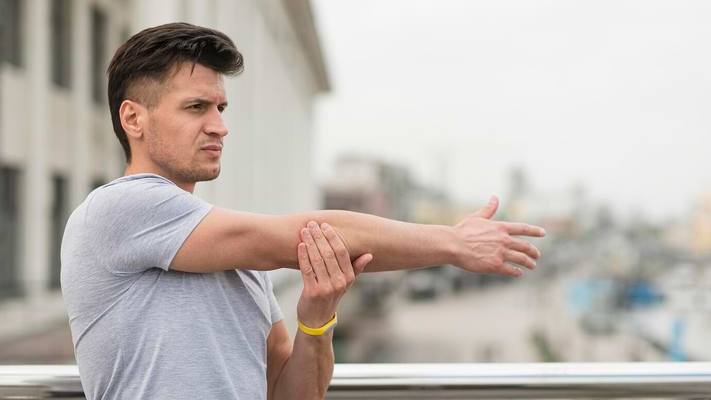 Dores nas articulações: o que fazer? 5 dor-nas-articulacoes-yogateria