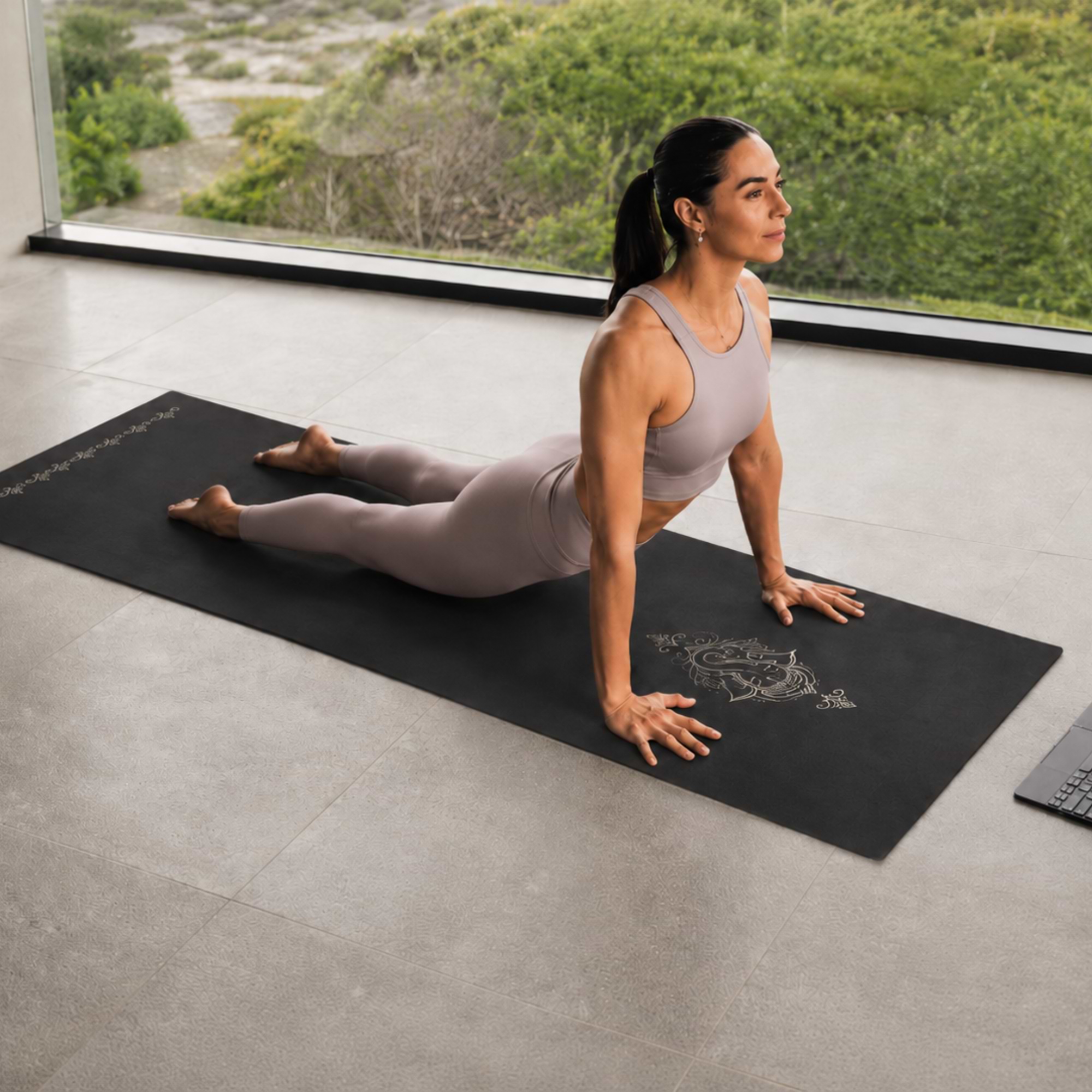 Leela Ganesha Yogateria Preto 04